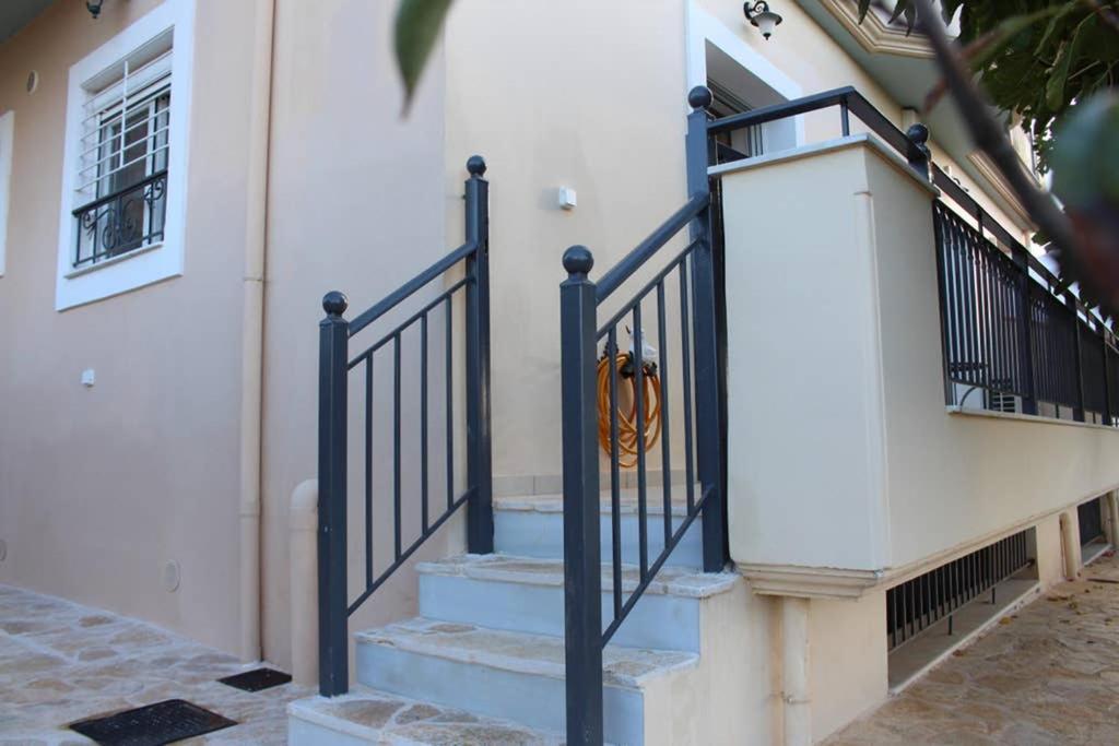 New, Modern, Bright And Independent Apartment 83 M2, With Garden, 5Min To The Beach And The City Center Каламата Экстерьер фото