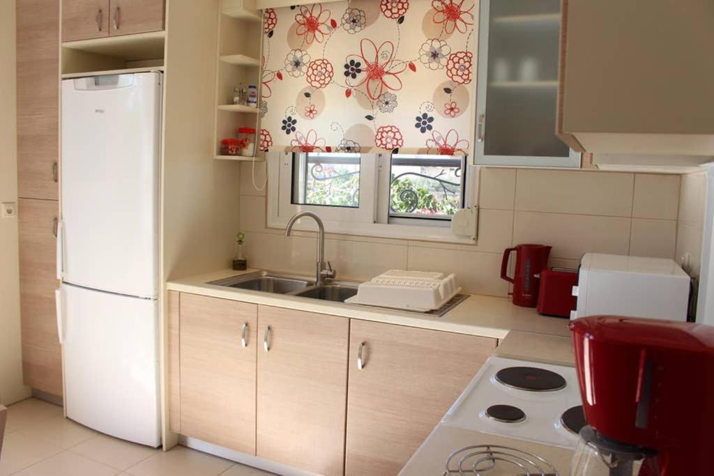 New, Modern, Bright And Independent Apartment 83 M2, With Garden, 5Min To The Beach And The City Center Каламата Экстерьер фото