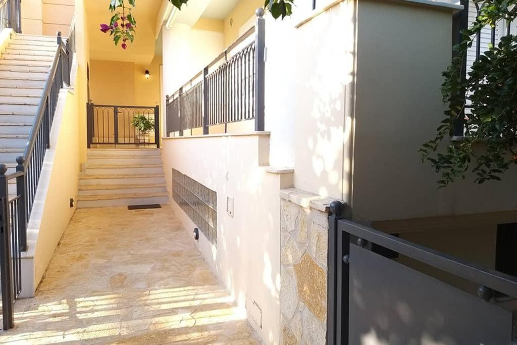 New, Modern, Bright And Independent Apartment 83 M2, With Garden, 5Min To The Beach And The City Center Каламата Экстерьер фото